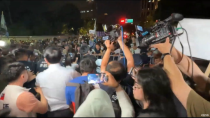 Thumbnail for 辦藍不辦綠?人民怒火忍不住了 夜間再度大集結 | FONG.溏風報