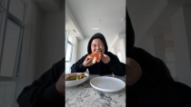 Thumbnail for what I eat as a marathon runner (who can't run)#whatieatinaday #foodie #runner #marathon #shorts | Linda Sun