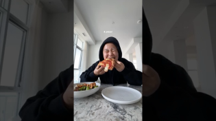 Thumbnail for what I eat as a marathon runner (who can't run)#whatieatinaday #foodie #runner #marathon #shorts | Linda Sun